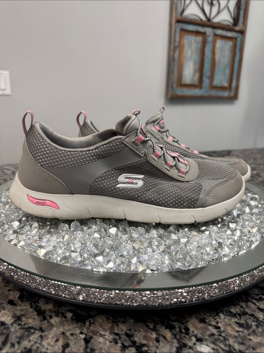 Skechers archfit Women's Gray and Pink Slip-On Athletic Sneakers 9